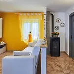 Appartamento Casa Del Pergulin - Lmz325 By Interhome *