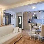Appartamento Casa Del Pergulin - Lmz325 By Interhome *